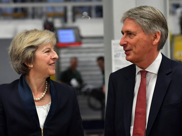 Anh bác thông tin rạn nứt quan hệ giữa bà May và Bộ trưởng Tài chính ảnh 1