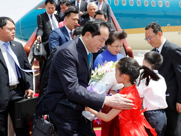 Chủ tịch nước bắt đầu chuyến thăm cấp Nhà nước tới CHND Trung Hoa ảnh 1