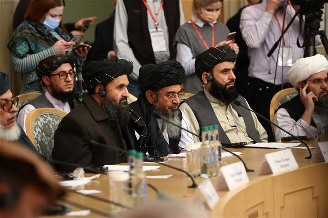 Người đồng sáng lập lực lượng Taliban Mullah Abdul Ghani Baradar tại Hội nghị quốc tế về hòa bình của Afghanistan ở Moskva, Nga ngày 18/3. (Ảnh: AFP/TTXVN) Chính phủ Afghanistan và Taliban còn nhiều bất đồng trong đàm phán ảnh 2