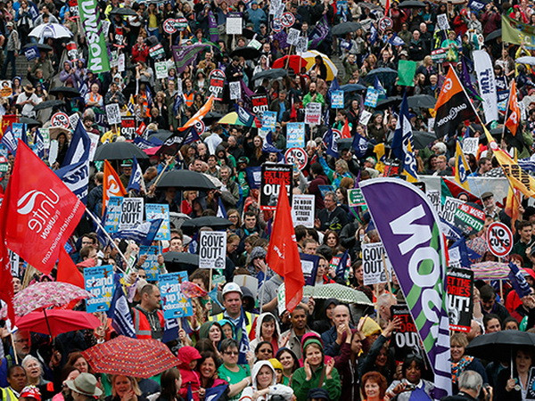 Nhân viên y tế Anh lại đình công do tranh cãi về tiền lương ảnh 1