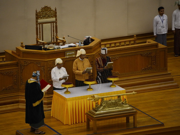 Myanmar: Tổng thống đắc cử Htin Kyaw tuyên thệ nhậm chức ảnh 1