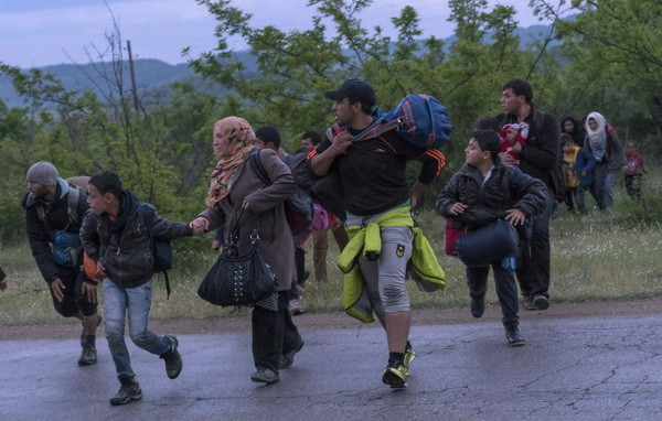 Macedonia: Gần 70 người tị nạn nấp trong xe tải để vào EU ảnh 1