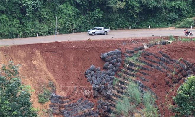 Gỡ bỏ lệnh cấm các loại xe qua tuyến đường bị sạt lở Sao Bọng-Đăng Hà ảnh 1