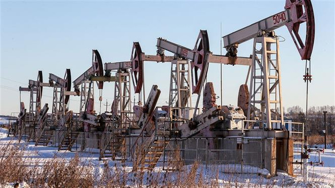 Một cơ sở khai thác dầu của Nga. (Ảnh: TASS/TTXVN) Nga: OPEC+ đánh giá không cần tiếp tục cắt giảm sản lượng dầu ảnh 1