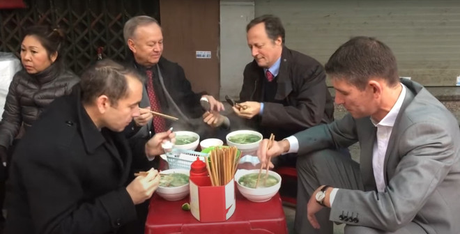 Tự do dân chủ Việt Nam nhìn từ những cuộc “bát phố” của các nguyên thủ ảnh 4