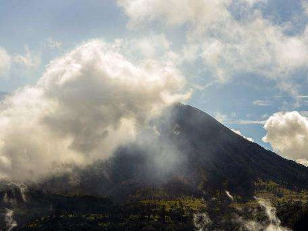 Núi lửa Turialba phun tro bụi phủ khắp thủ đô của Costa Rica ảnh 1