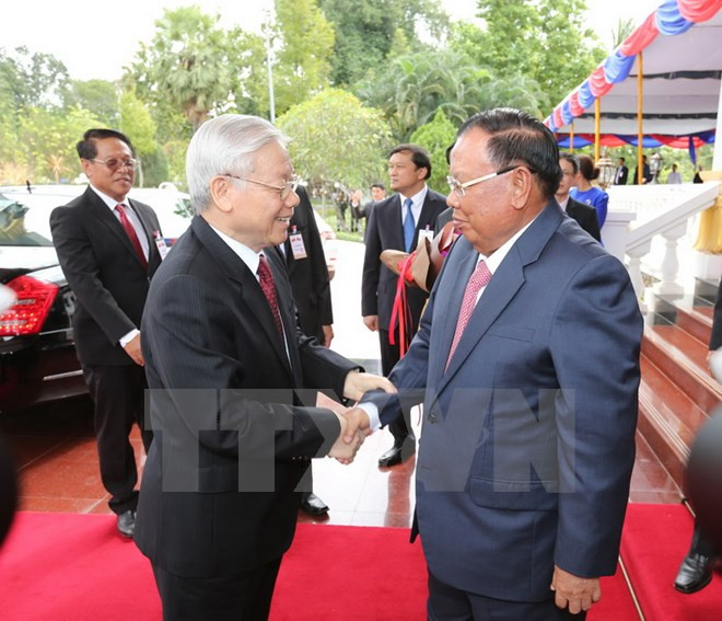 Tổng Bí thư, Chủ tịch nước Lào Bounhang Volachith đón Tổng Bí thư Nguyễn Phú Trọng. (Ảnh: Trí Dũng/TTXVN) Tổng Bí thư Nguyễn Phú Trọng hội đàm với Tổng Bí thư Lào Volachith ảnh 1