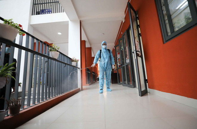 Hà Nội: Hai trường linh hoạt chuyển sang dạy học trực tuyến vì có F0 ảnh 1