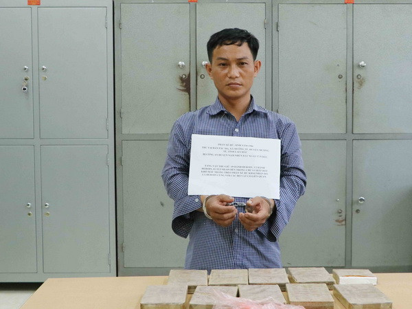 Lai Châu: Bắt giữ 4 đối tượng mua bán, vận chuyển 11,5 bánh heroin ảnh 1