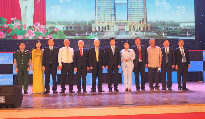 Bình Dương 25 năm tái lập: Từ tỉnh nghèo thành vùng kinh tế trọng điểm ảnh 1