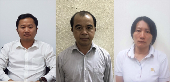 Các bị can Dương Văn Hòa, Trần Ngọc Quang, Phạm Vân Thùy (từ trái qua). (Ảnh: Công an cung cấp) Hoàn tất kết luận điều tra vụ cấp bằng giả tại Đại học Đông Đô ảnh 1