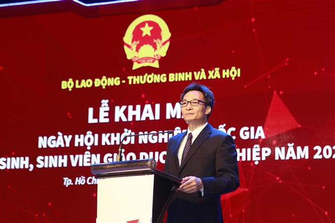 Phó Thủ tướng Vũ Đức Đam phát biểu tại lễ khai mạc. (Ảnh: Thanh Vũ/TTXVN) Khai mạc ngày hội khởi nghiệp quốc gia cho học sinh, sinh viên ảnh 2