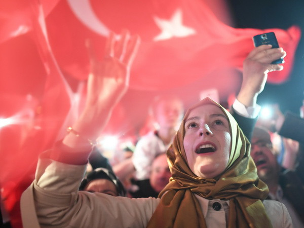 Trưng cầu ý dân sửa đổi Hiến pháp ở Thổ Nhĩ Kỳ: Con dao hai lưỡi ảnh 1