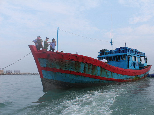 Tìm thấy thi thể ​2 thuyền viên mất tích vụ chìm tàu cá HP 90364 TS ảnh 1