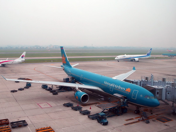 Khởi tố đối tượng người nước ngoài trộm cắp tài sản trên máy bay ảnh 1