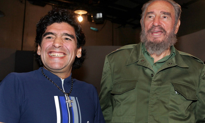 Maradona từng xăm hình Chủ tịch Fidel vì lòng ngưỡng mộ tuyệt đối. (Ảnh: Reuters) Sáu tình bạn vĩ đại nhất trong sự nghiệp cách mạng của Fidel Castro ảnh 5
