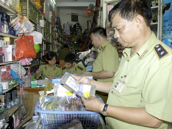 Hà Nội: Thu giữ một lượng lớn mỹ phẩm dưỡng da nhập lậu ảnh 1