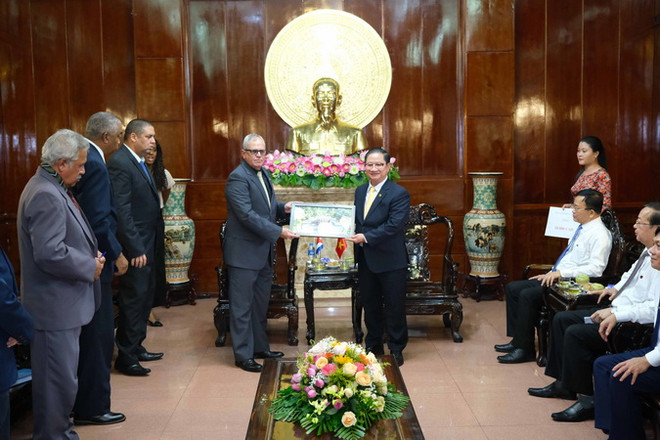 Tổng Thư ký Quốc hội Cuba thăm, làm việc tại thành phố Cần Thơ ảnh 1