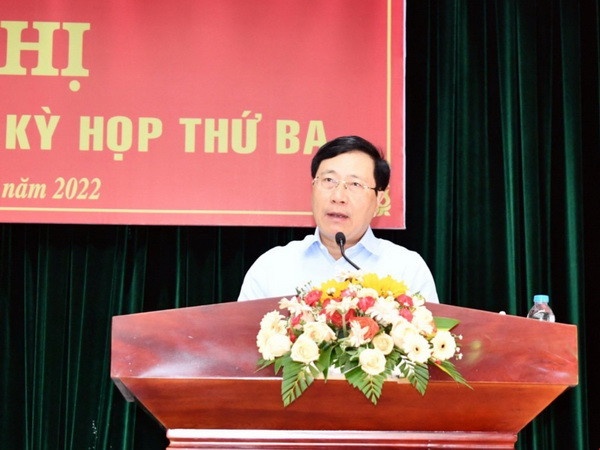 Phó Thủ tướng Phạm Bình Minh phát biểu tại buổi tiếp xúc cử tri. (Ảnh: TTXVN phát) Phó Thủ tướng Phạm Bình Minh tiếp xúc cử tri ở Bà Rịa-Vũng Tàu ảnh 1