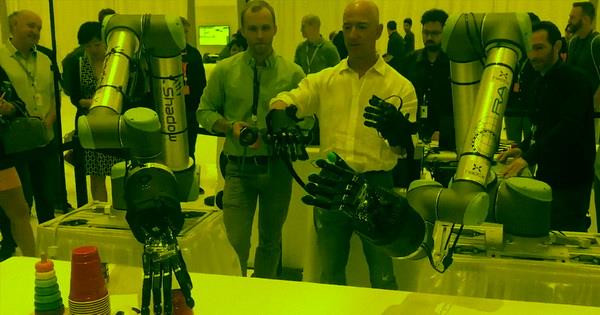 CEO Amazon dự đoán bàn tay robot sẽ được thương mại hóa 10 năm tới ảnh 1