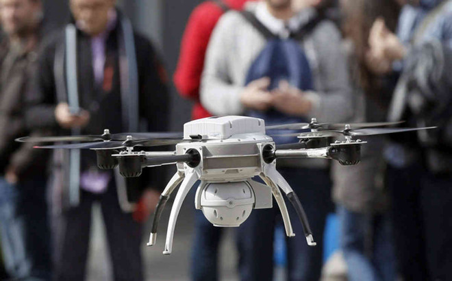 Máy bay do thám không người lái bí ẩn lại xuất hiện ở Paris ảnh 1