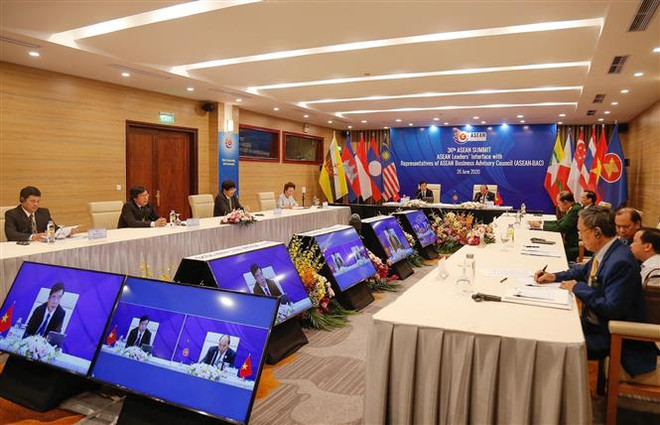 Phiên đối thoại của các Nhà lãnh đạo ASEAN với Hội đồng Tư vấn Kinh doanh ASEAN (ASEAN BAC). (Ảnh: TTXVN) Phục hồi sản xuất kinh doanh hướng tới Cộng đồng ASEAN vững mạnh ảnh 1