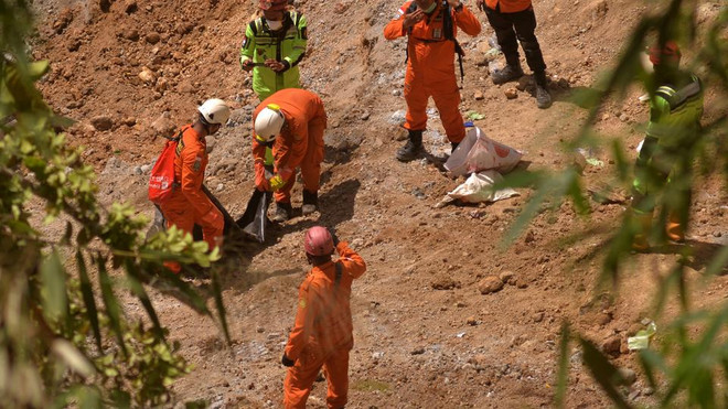 Nhiều vụ nổ xảy ra tại Indonesia và Ấn Độ, gần 70 người thương vong ảnh 1