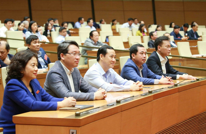 Các đại biểu dự Hội nghị tại điểm cầu chính - Phòng họp Diên Hồng, Nhà Quốc hội (Hà Nội), chiều 28/3. (Ảnh: Phương Hoa/TTXVN) Triển khai hiệu quả nhiệm vụ quốc phòng, bảo vệ vững chắc Tổ quốc ảnh 2