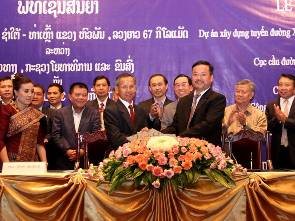 Việt Nam giúp Lào xây dựng các tuyến giao thông quan trọng ảnh 1