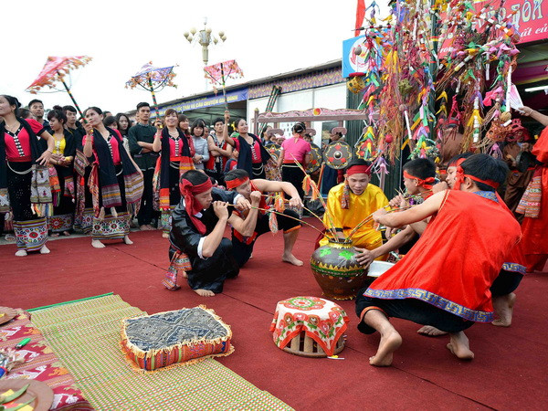 Khai mạc Ngày hội văn hóa dân tộc Thái lần thứ nhất năm 2014 ảnh 1