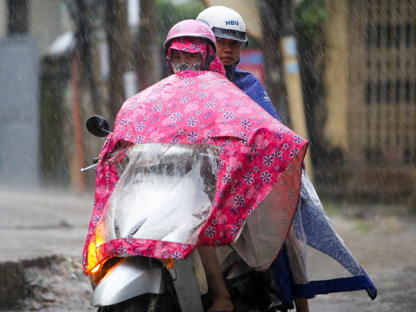 Các tỉnh Bắc Bộ có mưa dông trên diện rộng bắt đầu từ đêm nay ảnh 1
