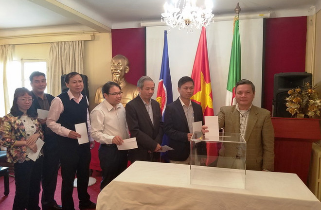 ​Người Việt ở Algeria ủng hộ người dân bị ảnh hưởng bão bão số 12 ảnh 1