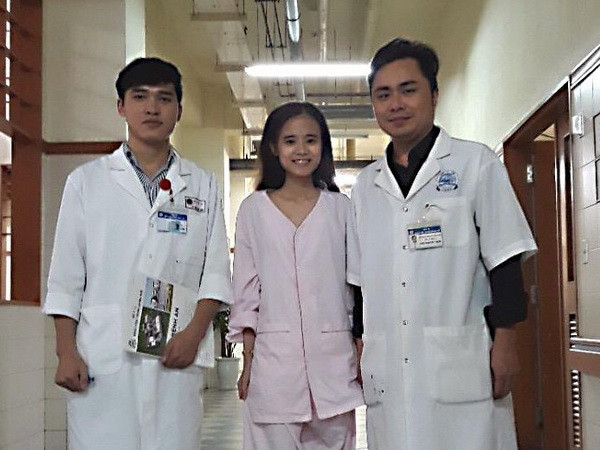 Bệnh viện Huế phẫu thuật ​cắt bỏ thành công u buồng trứng nặng 5kg ảnh 1