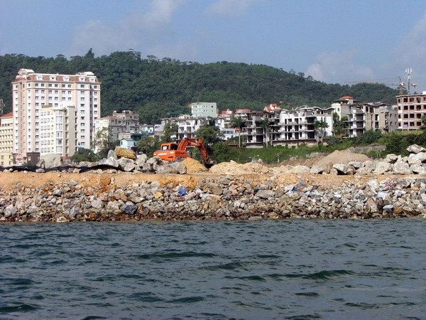 Quảng Ninh chủ trương lấn biển làm đường bằng hình thức đổi đất ảnh 1