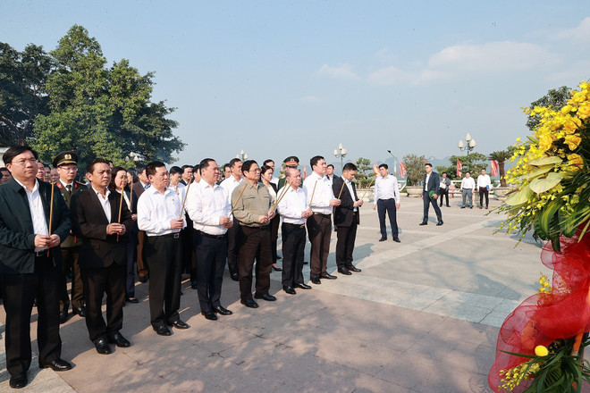 Thủ tướng Phạm Minh Chính thăm, làm việc tại tỉnh Hòa Bình ảnh 2