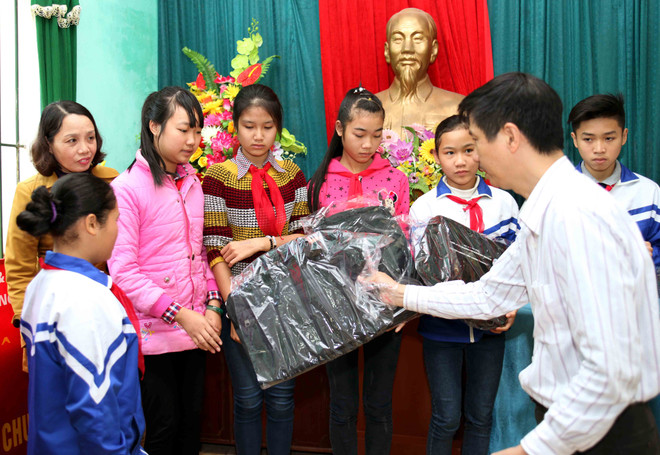 CLB Sala khám và phẫu thuật từ thiện nhiều bệnh nhân nghèo ở Hòa Bình ảnh 4