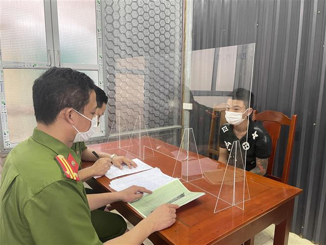 Đối tượng Nguyễn Tùng Dương tại cơ quan Công an. (Ảnh: TTXVN phát) Thanh Hóa: Bắt 11 đối tượng giết người, gây rối trật tự công cộng ảnh 2