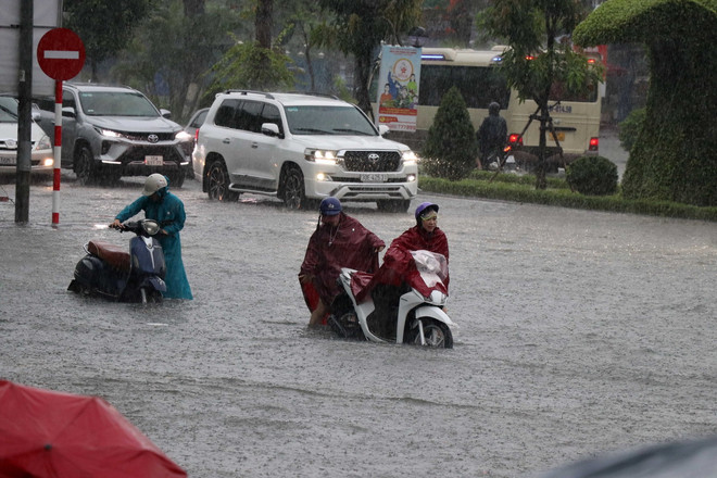 ttxvn_0906_hai phong ngap.jpg