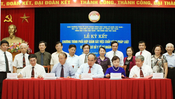 Phối hợp giám sát việc chấp hành luật của các cơ sở y tế tư nhân ảnh 1