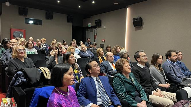 ttxvn_1211_hoa nhai italy (3).jpg