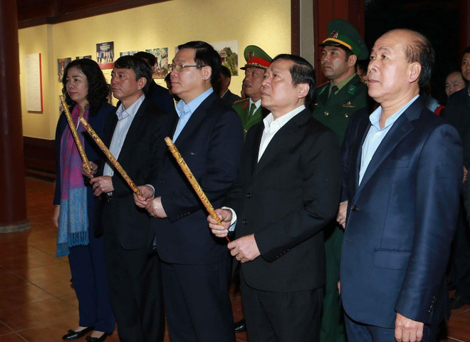 PTT Vương Đình Huệ dâng hương tại Khu di tích Chiến thắng biên giới ảnh 1