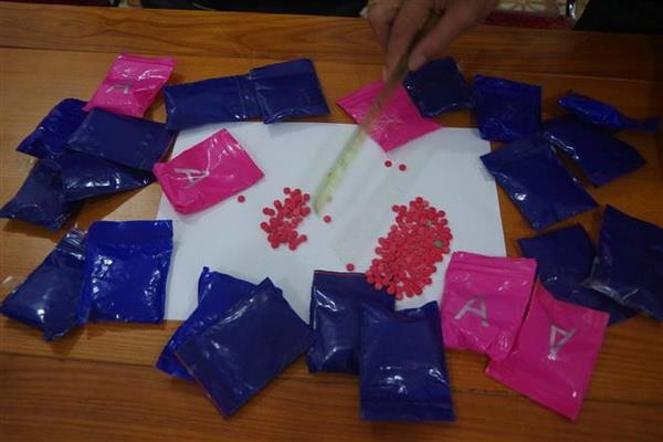 Bắt đối tượng mua bán số lượng lớn thuốc phiện và ma túy tổng hợp ảnh 1