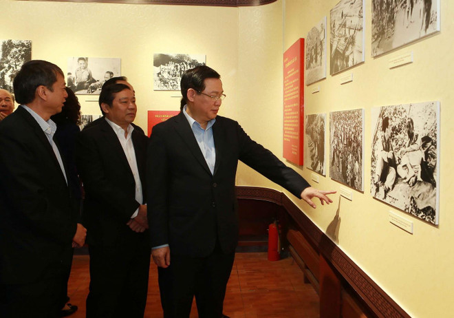 PTT Vương Đình Huệ dâng hương tại Khu di tích Chiến thắng biên giới ảnh 2