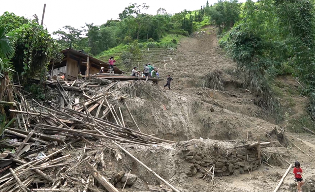 Mưa lớn làm 2 người chết, gây nhiều thiệt hại tại các địa phương ảnh 1