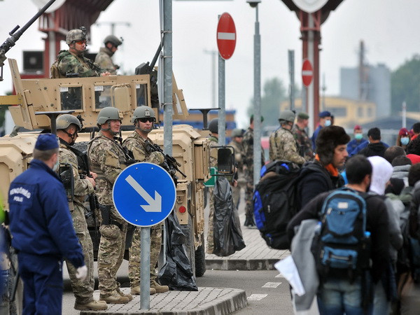 Đức gia hạn kiểm soát biên giới trên bộ hạn chế dòng người di cư ảnh 1