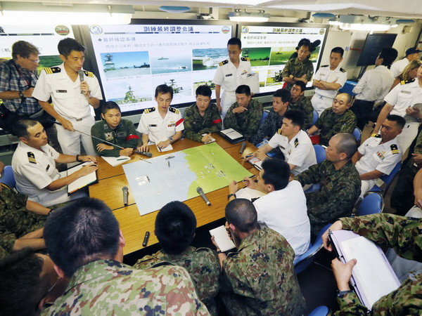 Quân đội Nhật Bản nỗ lực giành cảm tình từ quần chúng ảnh 1