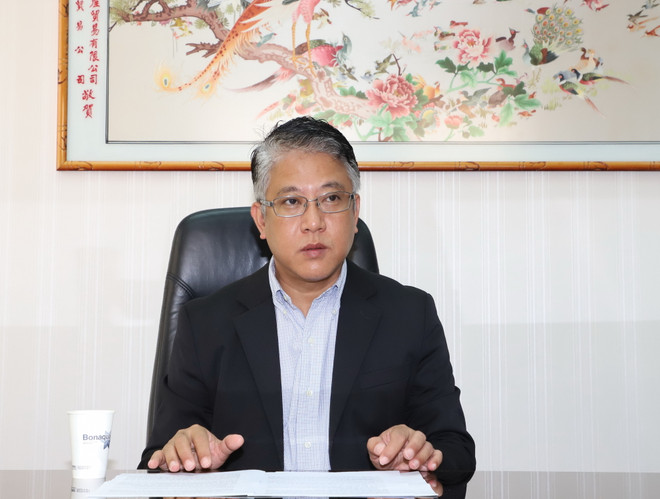 Tiến sỹ Nguyễn Ngọc Ban, Bí thư Chi bộ Xuất nhập khẩu tại Hong Kong, Giám đốc Công Ty Tài chính Việt Nam (VFC). (Ảnh: Bùi Phóng/Vietnam+) Người đảng viên xa quê kỳ vọng vào tương lai phát triển của đất nước ảnh 1