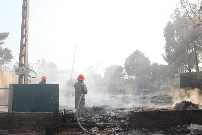 Hà Nội: Dập tắt hoàn toàn vụ cháy tại quán ăn trên phố Hoàng Cầu ảnh 1