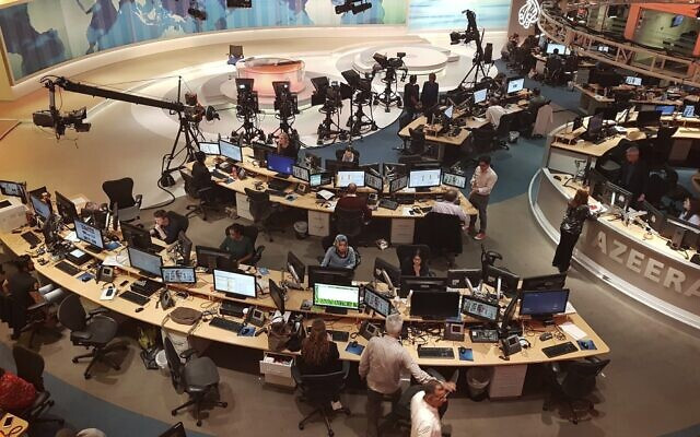 Trụ sở hãng Al Jazeera. (Nguồn: AP) Điện thoại của hàng chục phóng viên hãng Al Jazeera bị theo dõi ảnh 1