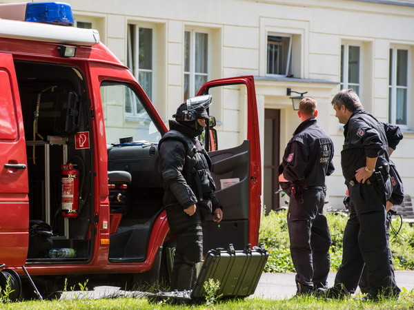 Đức: Phát hiện một túi ngụy trang là bom trước thềm Quốc khánh ảnh 1